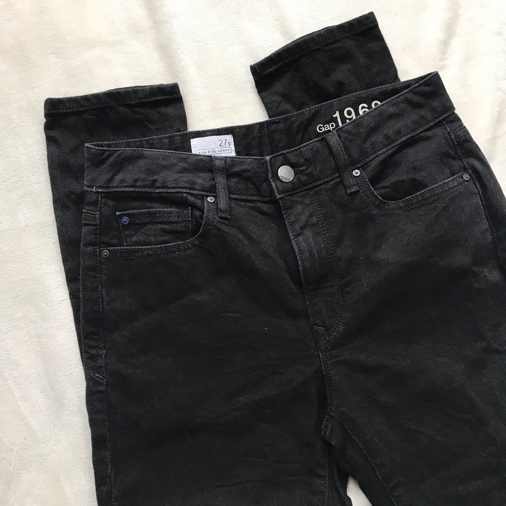 Gap black high rise skinny jeans in 27S